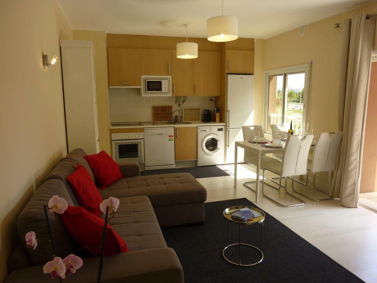 Beach & Sea Apt, Fast Wifi, Airco, Private Parking And Pool Portimão Kültér fotó
